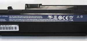 Batteria compatibile. 6 celle - 10.8 / 11.1 V - 4400 mAh - 48 Wh - colore NERO - peso 320 grammi circa - dimensioni MAGGIORATE.